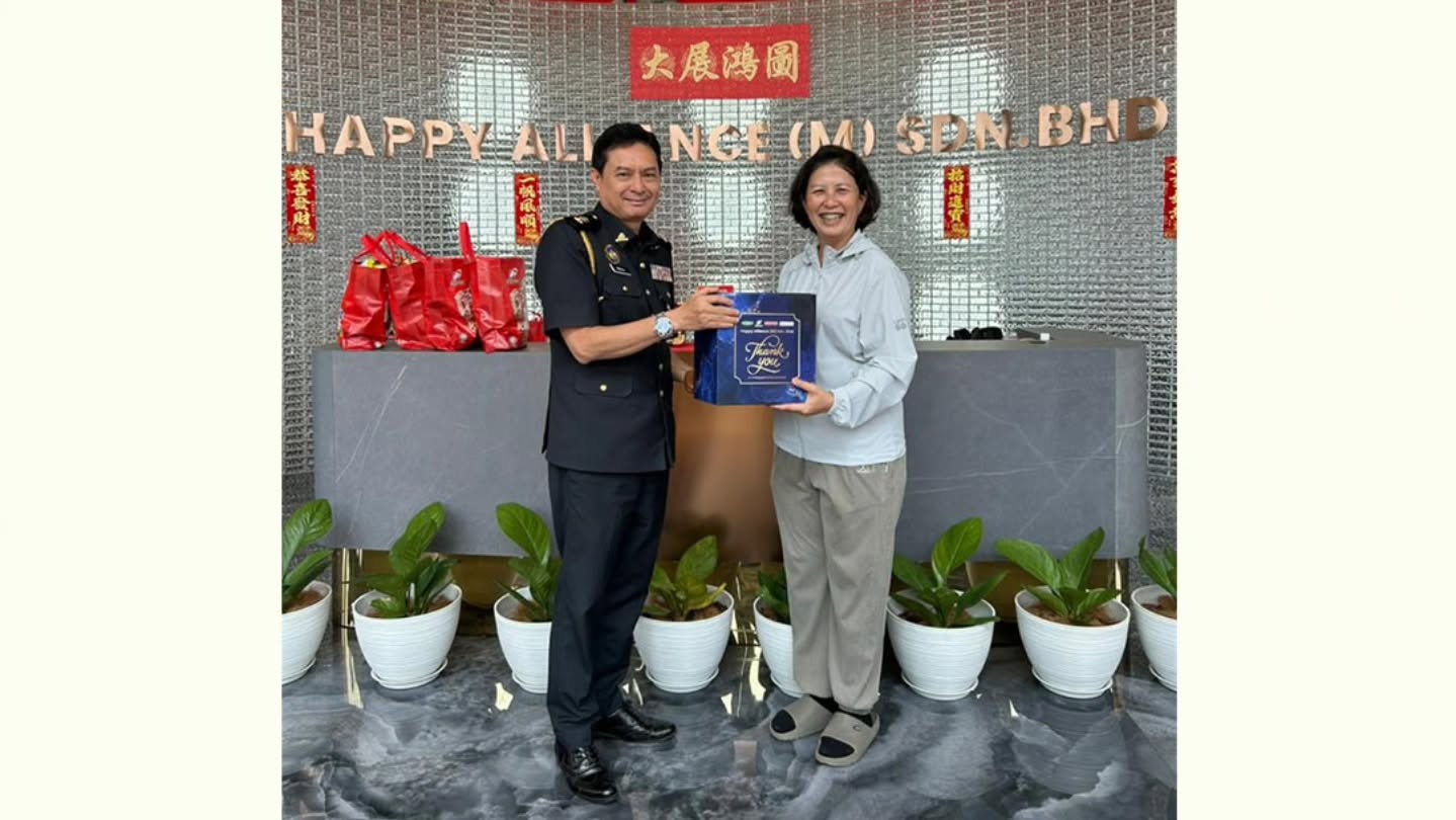 Happy Alliance menerima kunjungan daripada Bahagian Penguatkuasaan, Kementerian Perdagangan Dalam Negeri dan Kos Sara Hidup (KPDN).
Lawatan yang merangkumi kawasan dalam syarikat dan luar kilang ini bertujuan memberi pendedahan mengenai proses pembuatan, pengeluaran serta operasi kilang yang dijalankan.
Terima kasih atas kesudian berkunjung ke syarikat Happy Alliance.