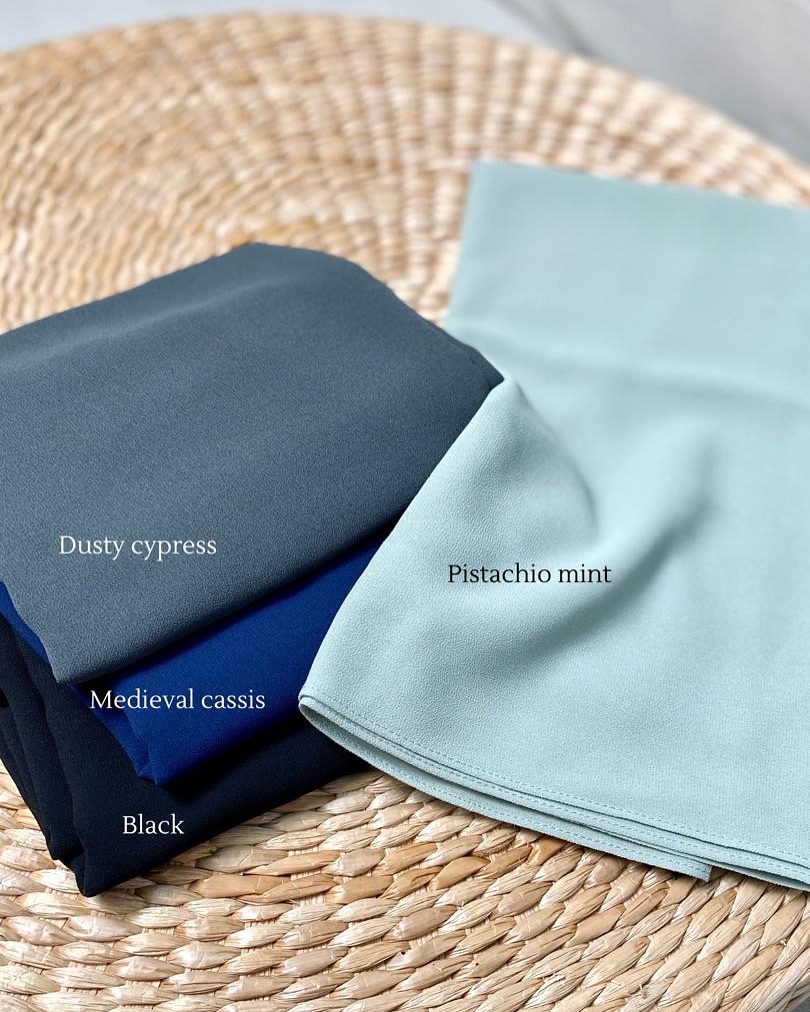 ANGGUNZARA’s Signature - Premium Kate.
It gives you plenty of freedom to style it however way you want to ˖ ࣪⊹𐙚
𐙚 Unique custom shape - Oval & Curved Edge
𐙚 Beautiful drapes
𐙚 Flowy
𐙚 Easy to style
𐙚 Neat babyseam finishing
𐙚 More coverage
𐙚 Minimal ironing
Material: High Quality Georgette Chiffon
Measurement: 2m x 0.7m
ꨄ︎COMBO 3 for RM100. Voucher code: COMBOPK ꨄ︎
Purchase Thru:
✨Website: https://www.anggunzara.com/product-category/premium-kate/
✨Shopee : https://shopee.com.my/anggunzara.os
✨Whatsapp: wasap.my/60104595525
✨Official Agents : @miminadiya