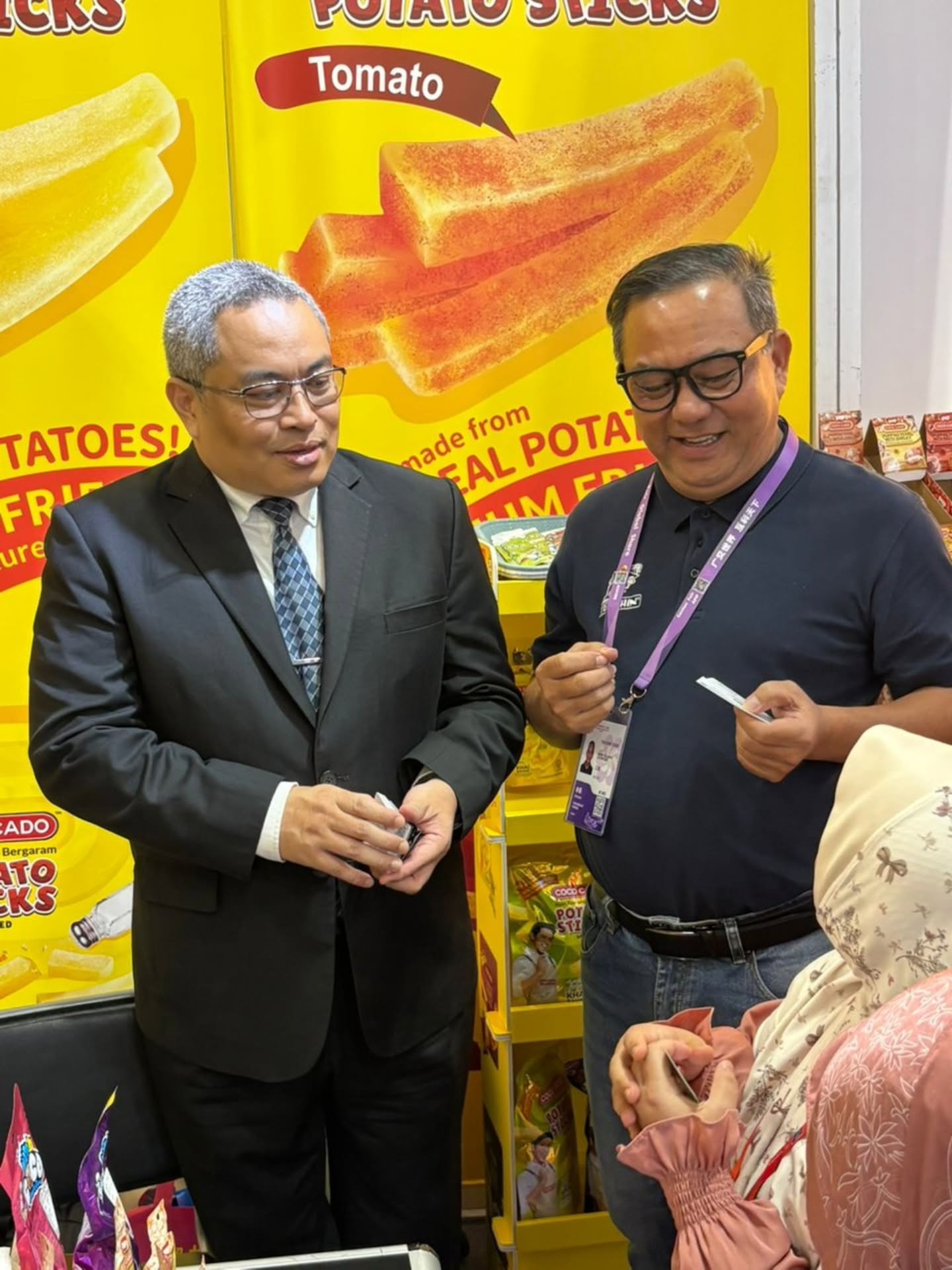 The Canton Fair in China has officially come to an end. We are truly honored to have welcomed Mr. Harris Alwi and the delegation from the Consulate General of Malaysia to our booth. A heartfelt thank you as well to everyone who visited and supported us throughout the exhibition. We look forward to seeing you again at the next event!