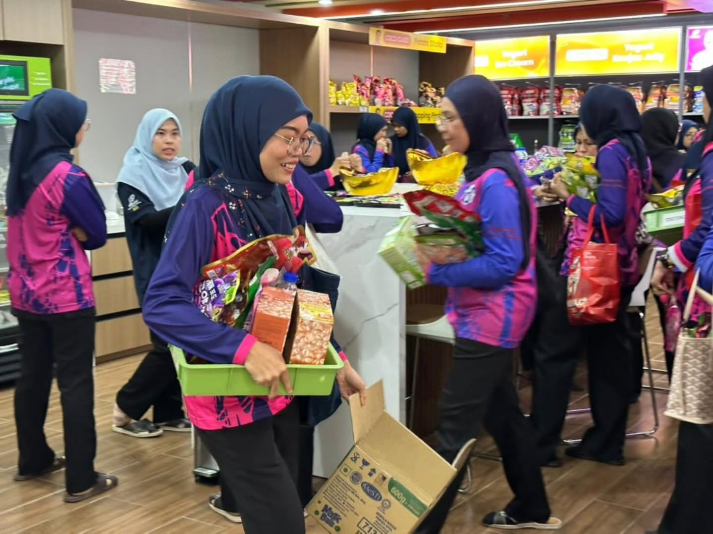 Happy Alliance amat berbesar hati menerima kunjungan daripada Persatuan Keluarga Polis Malaysia (PERKEP). 🎗️ Terima kasih atas kesudian melawat serta sokongan yang diberikan. Semoga kunjungan ini menjalinkan hubungan yang lebih erat dan berpanjangan. 💪🏻✨