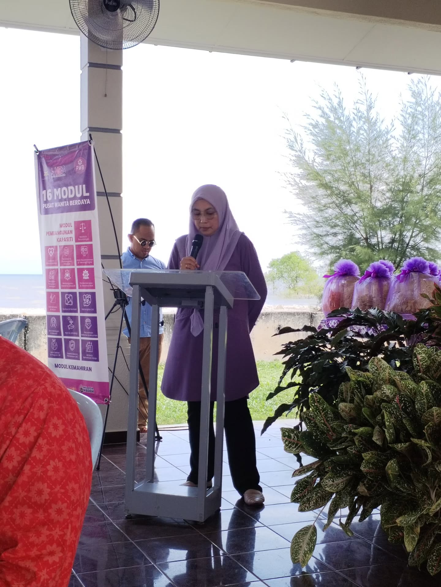 ✨ Program Anak Muda anjuran Pusat Wanita Berdaya Selangor Dun Tanjong Sepat ✨
🧑🏻💼 Talk: Bersama Abg Md Noor
📌 NAK ATAU PERLU? REAL TALK GEN Z
Keperluan atau kehendak dalam kehidupan dunia moden.
Captain Dolphin berbesar hati dapat bersama-sama menjayakan program yang dianjurkan. Semoga setiap perkongsian memberi manfaat dan menjadi inspirasi kepada generasi muda untuk membuat pilihan yang lebih bijak.
Terima kasih atas jemputan dan semoga bertemu lagi! 💙🐬