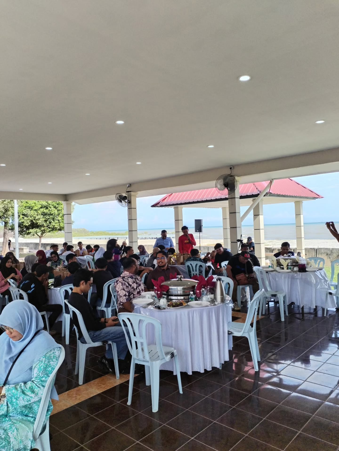 ✨ Program Anak Muda anjuran Pusat Wanita Berdaya Selangor Dun Tanjong Sepat ✨
🧑🏻💼 Talk: Bersama Abg Md Noor
📌 NAK ATAU PERLU? REAL TALK GEN Z
Keperluan atau kehendak dalam kehidupan dunia moden.
Captain Dolphin berbesar hati dapat bersama-sama menjayakan program yang dianjurkan. Semoga setiap perkongsian memberi manfaat dan menjadi inspirasi kepada generasi muda untuk membuat pilihan yang lebih bijak.
Terima kasih atas jemputan dan semoga bertemu lagi! 💙🐬