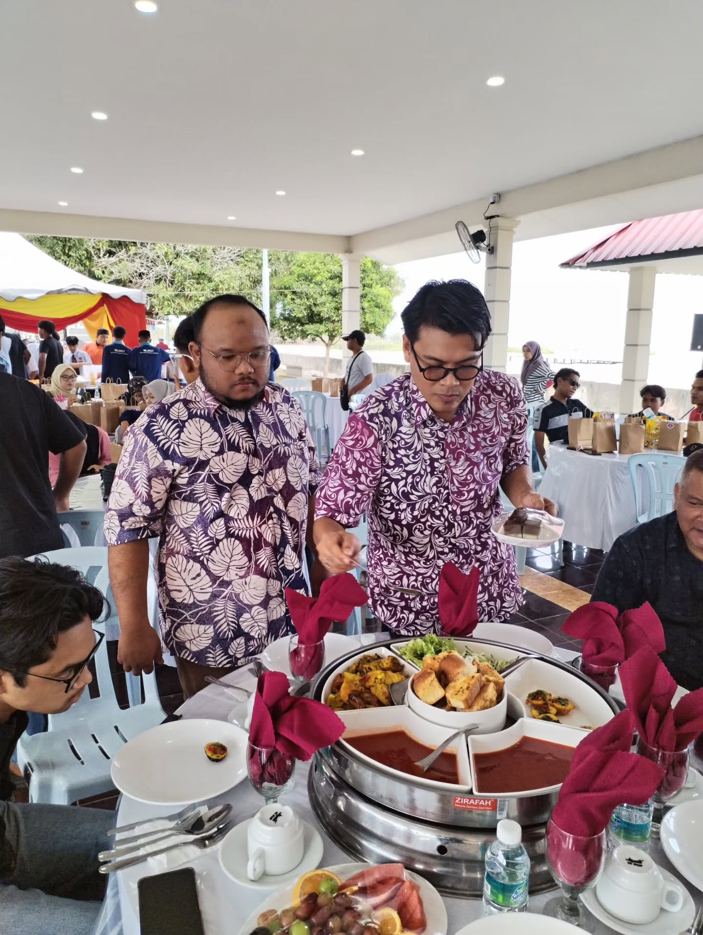✨ Program Anak Muda anjuran Pusat Wanita Berdaya Selangor Dun Tanjong Sepat ✨
🧑🏻💼 Talk: Bersama Abg Md Noor
📌 NAK ATAU PERLU? REAL TALK GEN Z
Keperluan atau kehendak dalam kehidupan dunia moden.
Captain Dolphin berbesar hati dapat bersama-sama menjayakan program yang dianjurkan. Semoga setiap perkongsian memberi manfaat dan menjadi inspirasi kepada generasi muda untuk membuat pilihan yang lebih bijak.
Terima kasih atas jemputan dan semoga bertemu lagi! 💙🐬