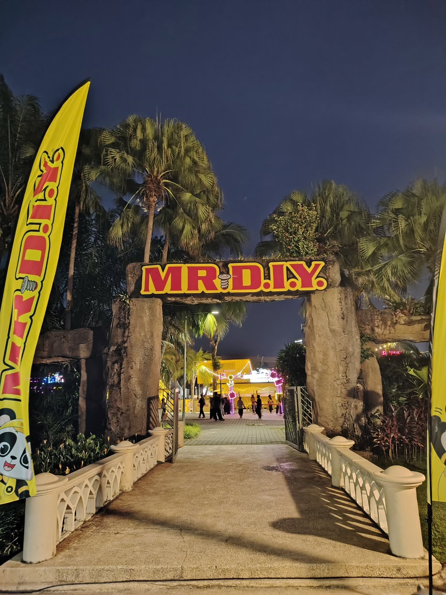 MR. DIY Bersama Satu Bazaar 2026
Day 1 is happening now! 🎉
Come visit us and enjoy plenty of exciting activities, fun experiences, and more throughout the bazaar.
📅 Date: 28, 29, 30 & 31 August 2026
🕐 Time: 4pm - 12am
📍 Location: Sunway Pyramid Open Car Park (Opposite Sunway Resort)
See you there! 💛
